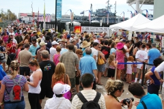 2015 crowd-looking South